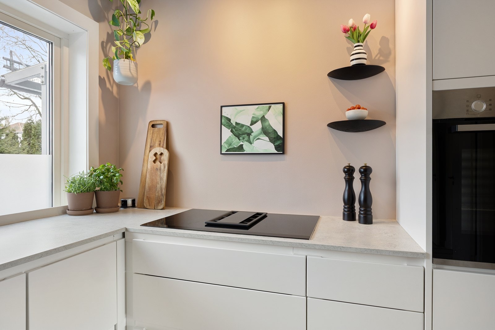 Nedsenket induksjonstopp med integrert ventilator. Galleribilde