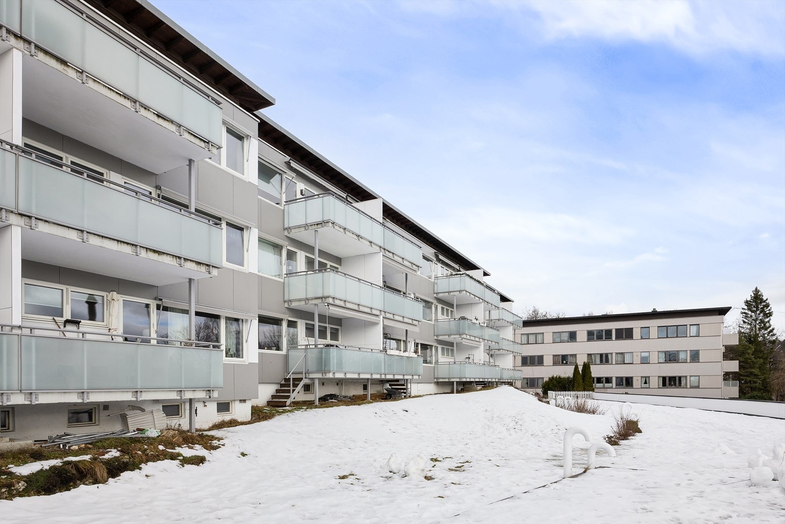 Leiligheten ligger i et etablert og attraktivt boområde, rundt 50 meter fra Lilleaker trikkestopp. Galleribilde