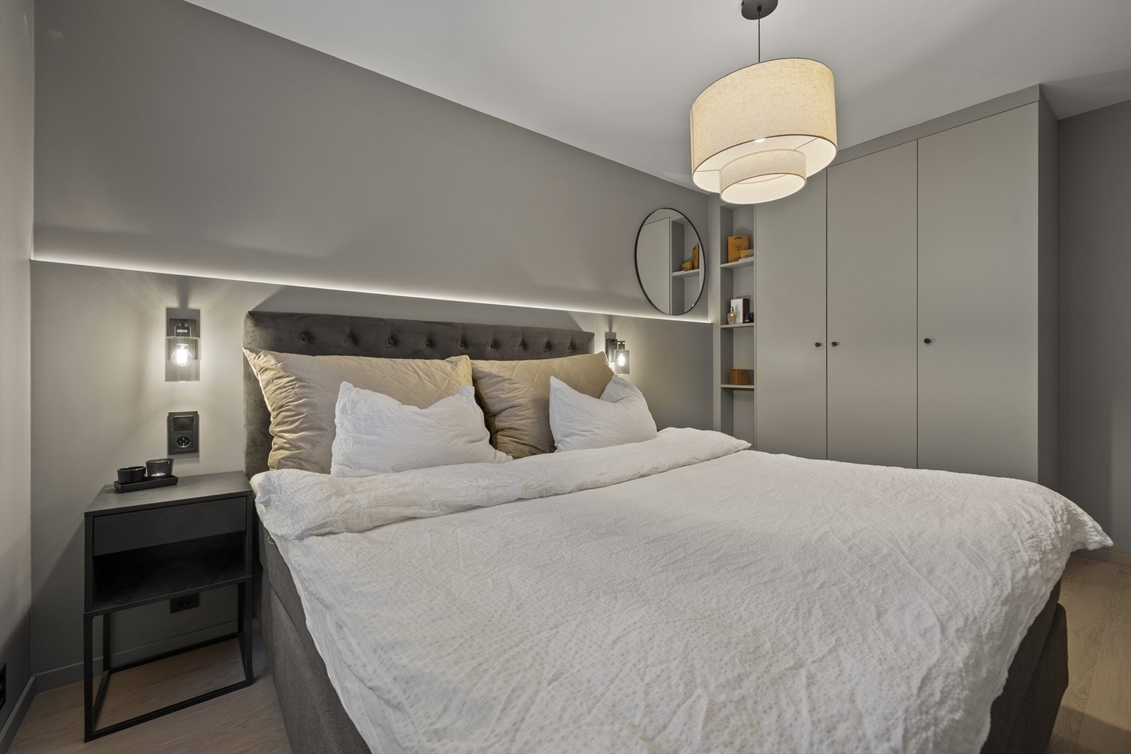 Rommene oppleves behagelige, perfekt som en privat sone adskilt fra stuen. Galleribilde