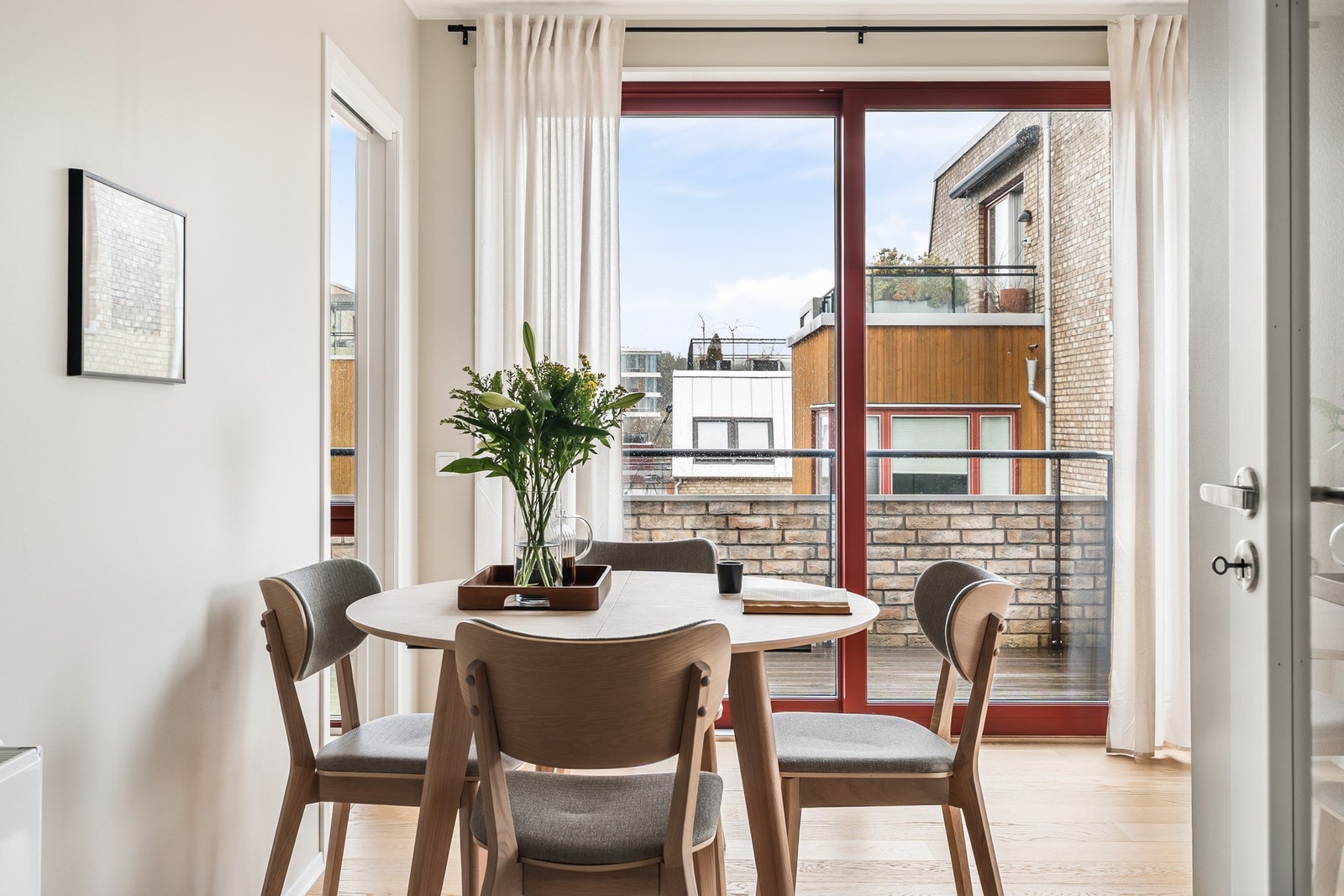 Fra stuen er det utgang til en herlig balkong. Galleribilde