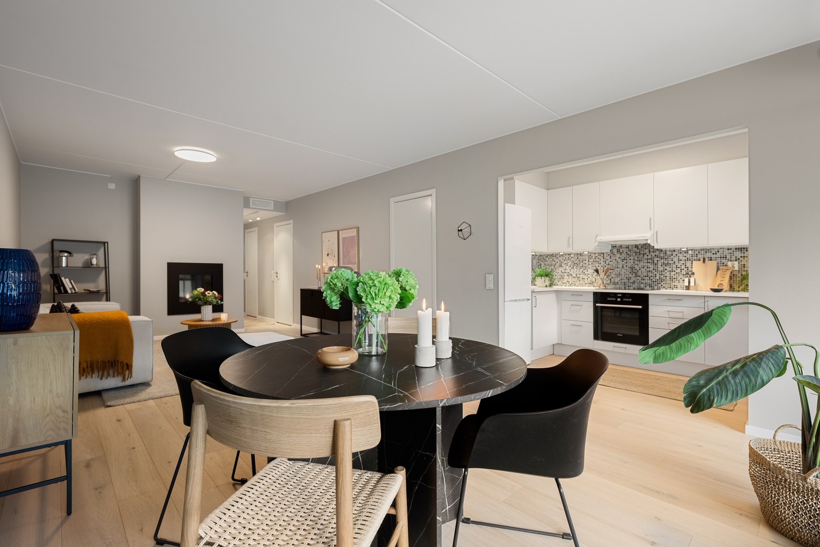 Leiligheten har ny enstavs parkett (2025) og er nymalt. Galleribilde