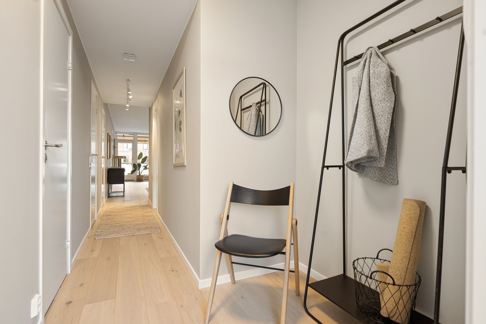 Det er god plass til ulike garderobeløsninger Galleribilde