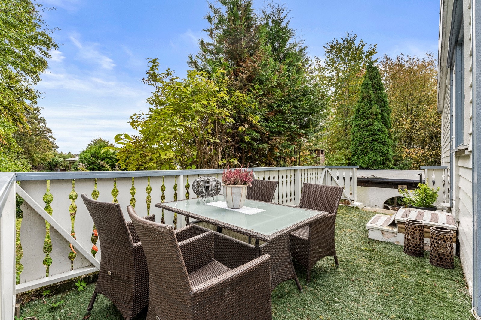 Terrassen har god plass til spisegruppe, lounge mm. Galleribilde