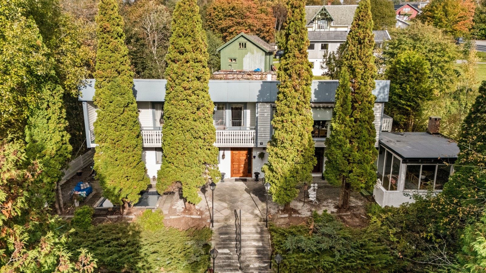 Velkommen til Vandugveien 2! Stor og ærverdig villa med renoveringsbehov Galleribilde