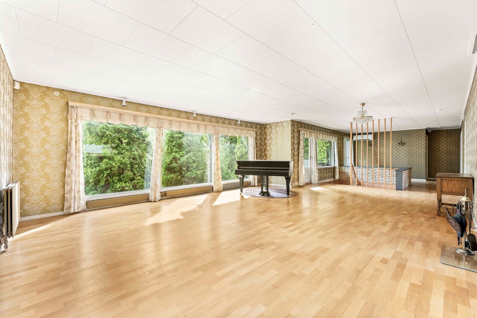 Stor og innbydende stue med meget god utforming Galleribilde