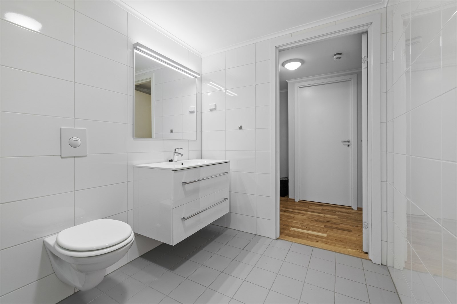 Pent flislagt bad Galleribilde