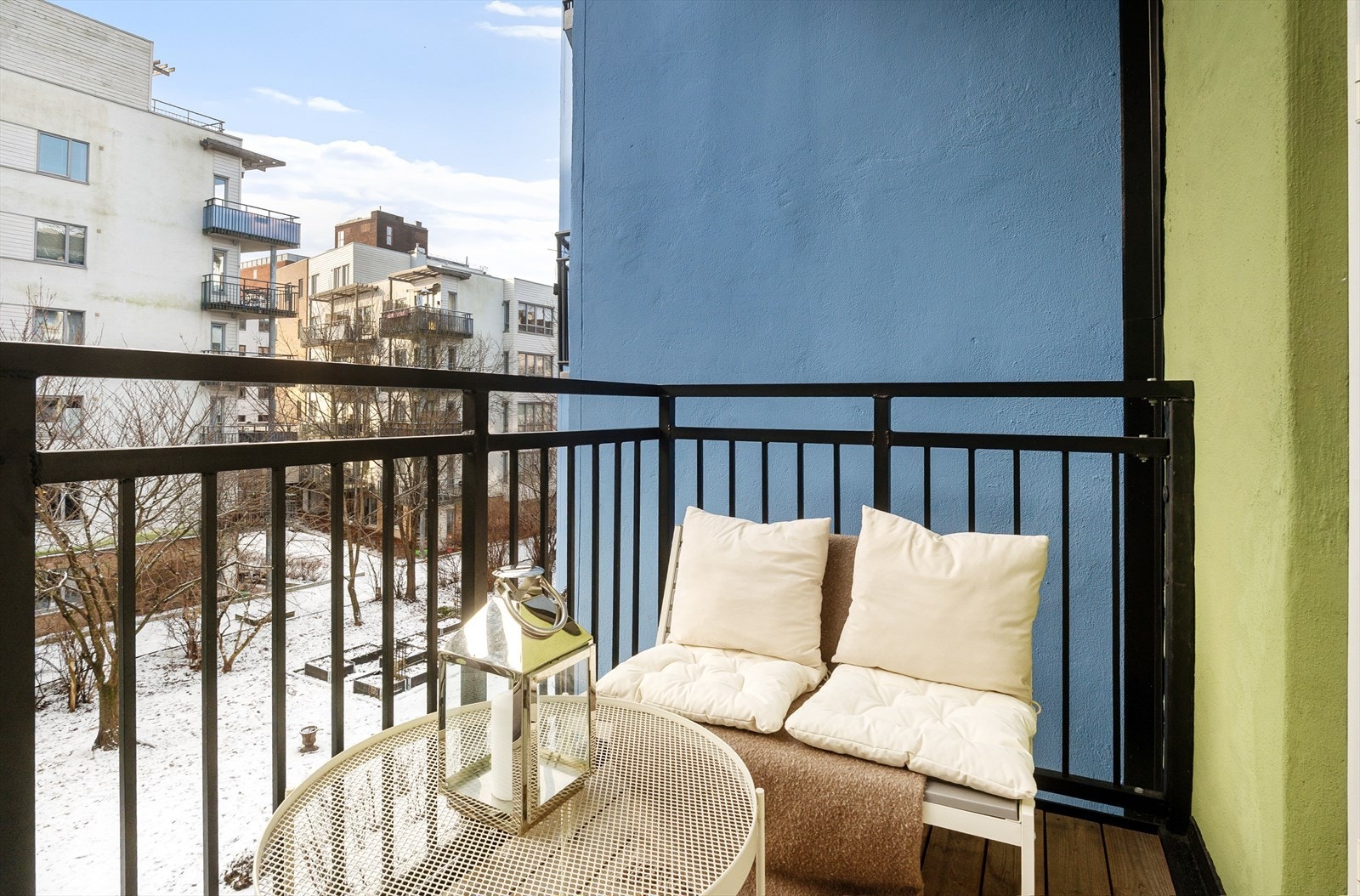 Balkongen har flott utsyn over bakgården. Galleribilde