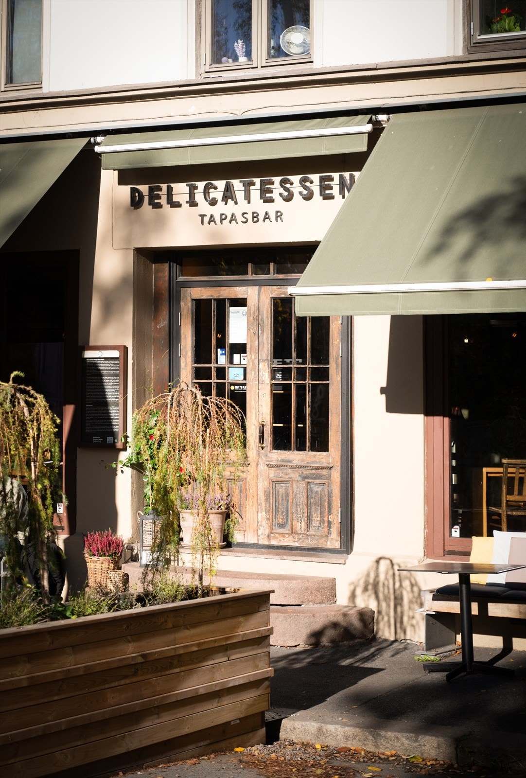 Grünerløkka er kjent for sitt yrende liv med et bredt utvalg av restauranter og kafeer. Galleribilde