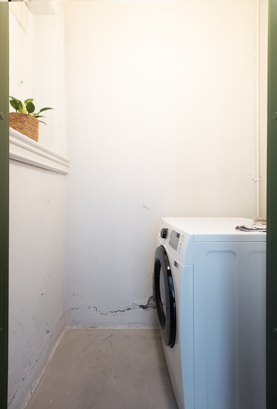 Leiligheten disponerer en bod med opplegg for vaskemaskin mellom 3. og 4.etasje, samt en loftsbod. Galleribilde