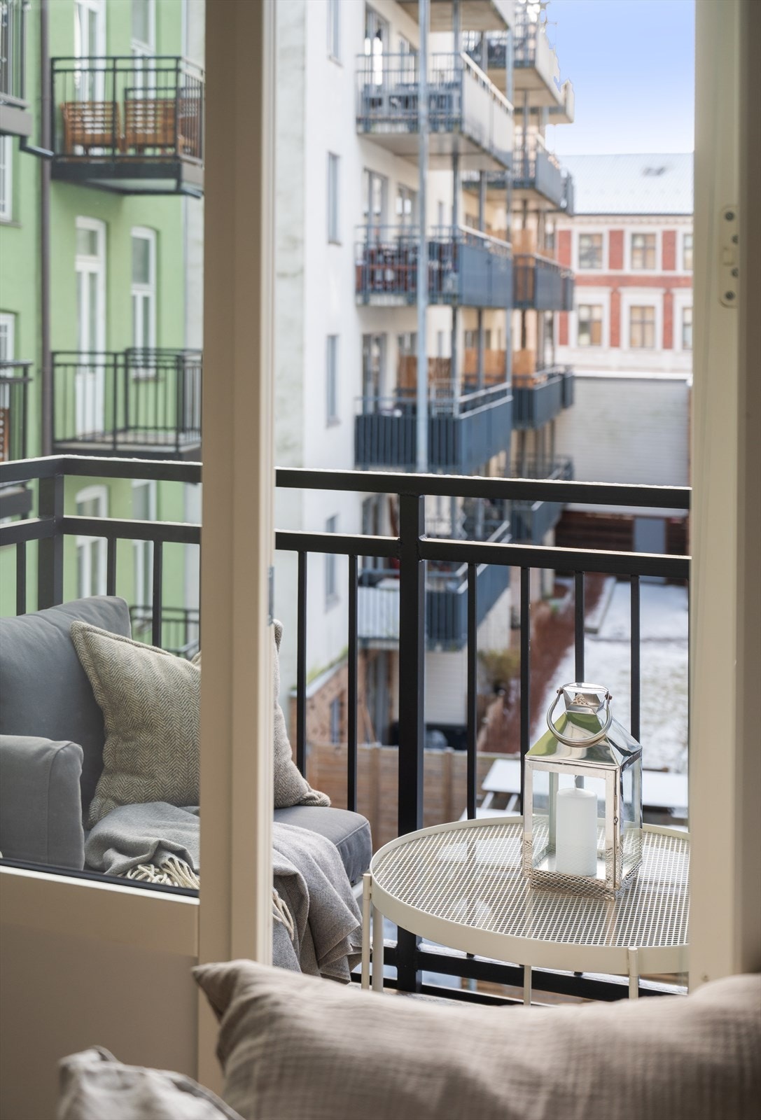 Fra soverommet har man tilgang til leilighetens balkong. Galleribilde