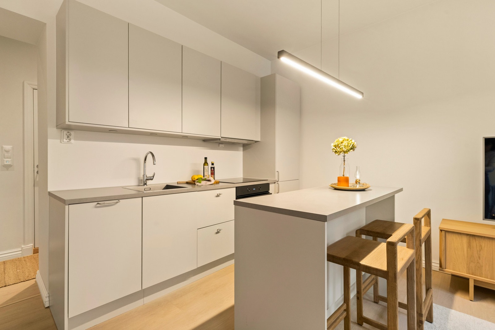 Praktisk kjøkkenøy hvor man kan nyte frokosten. Galleribilde