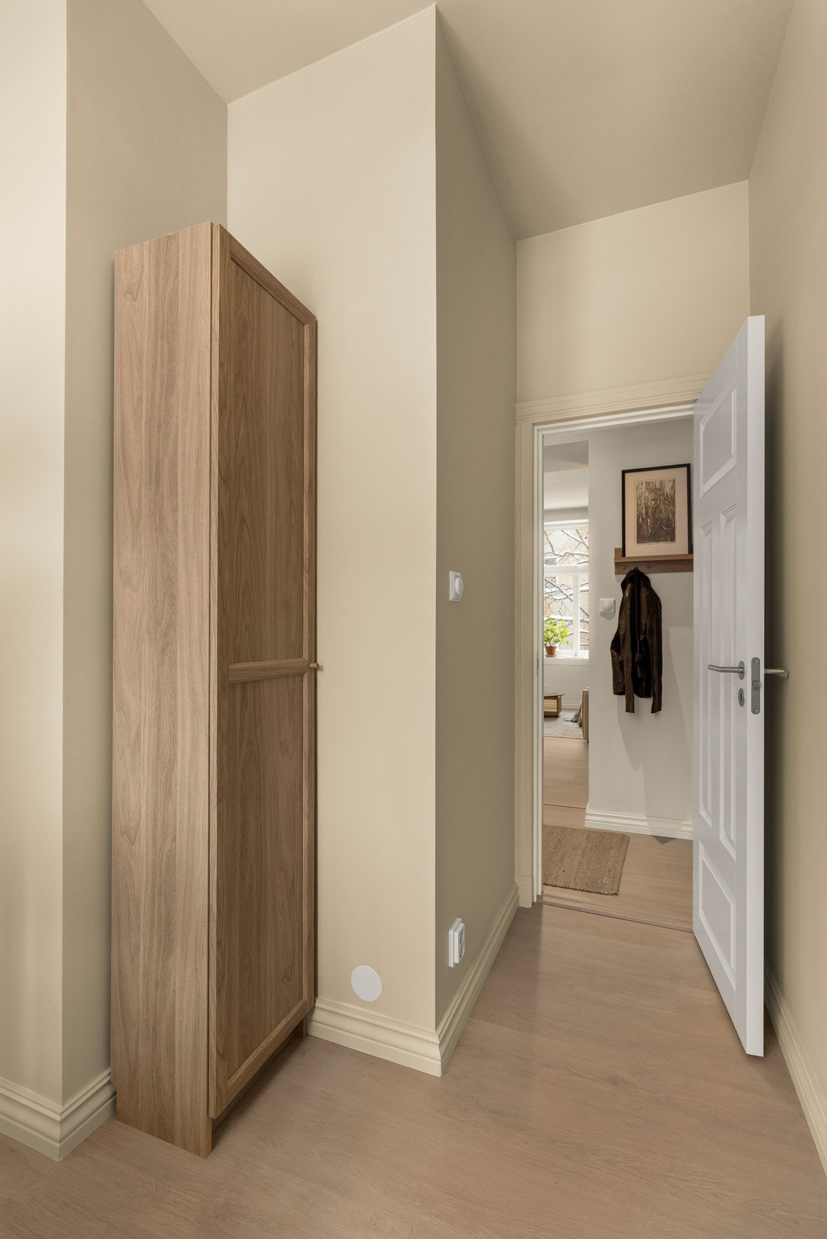 Plass til garderobeskap. Galleribilde