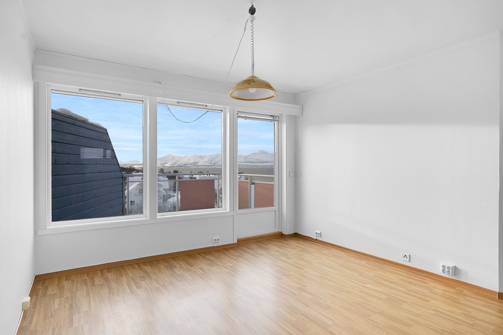 Hjem Eiendomsmegling v/ eiendomsmegler Robin I. Martinsen presenterer Alaskasvingen 11 E. Galleribilde