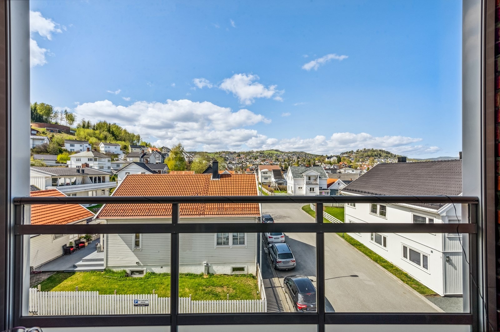 En tiltalende bolig med attraktiv beliggenhet - perfekt for både studenter, pendlere og alle som ønsker en lettvint og urban hverdag. Galleribilde