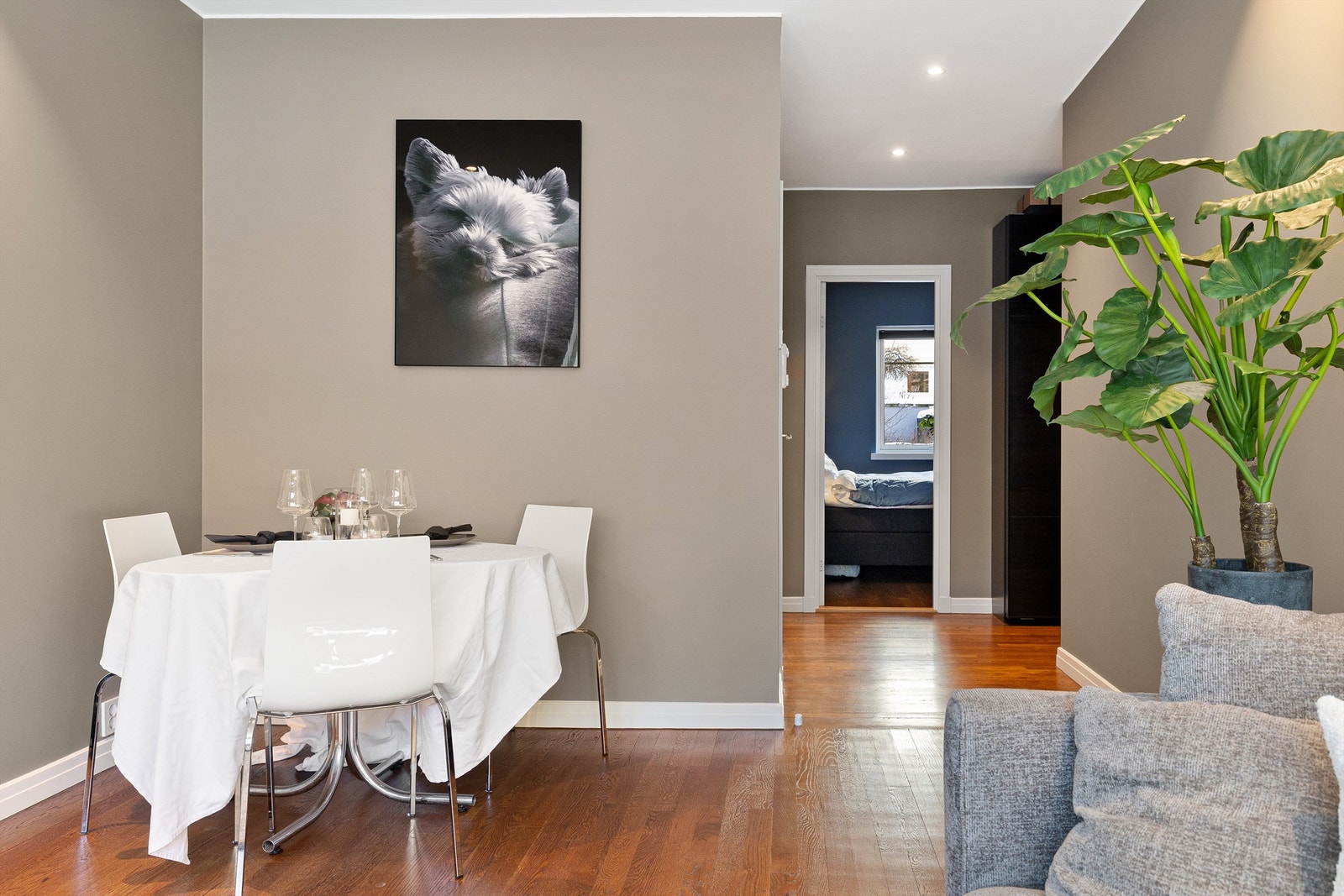 Her er det god plass for å samle venner og familie i hyggelige lag. Galleribilde