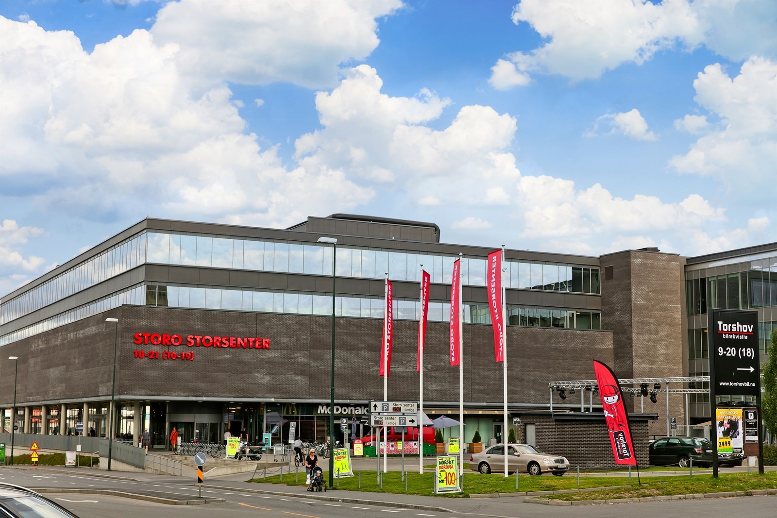 For shopping er det kort vei til Storo Storsenter, et av Oslos største kjøpesentre. Galleribilde