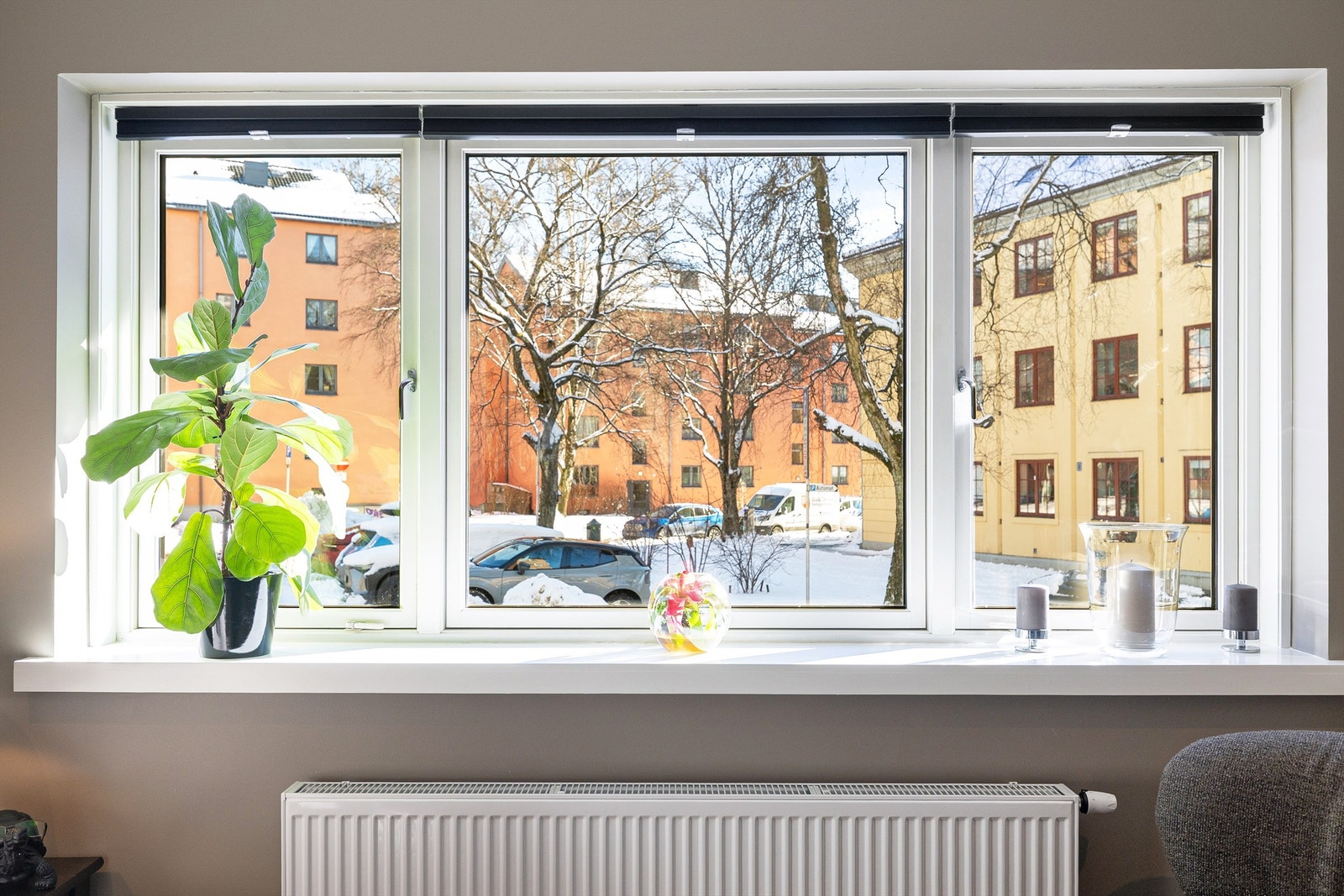 Vinduene er fra 2006 og har to-lags glass, som bidrar til god isolasjon. Galleribilde