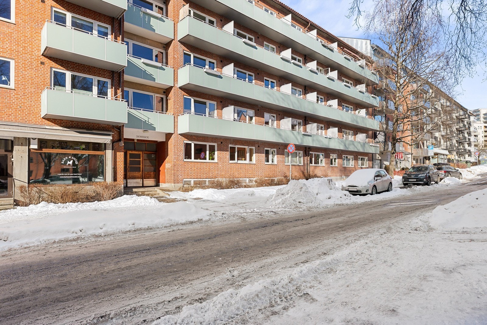 Eiendommen ligger i en rolig sidegate, men likevel svært sentralt på Sandaker. Galleribilde