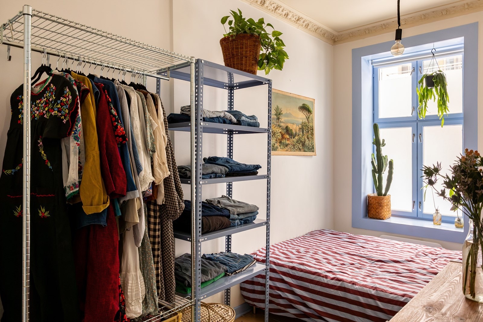 Hovedsoverommet er romslig med god plass til dobbeltseng og nattbord. Galleribilde