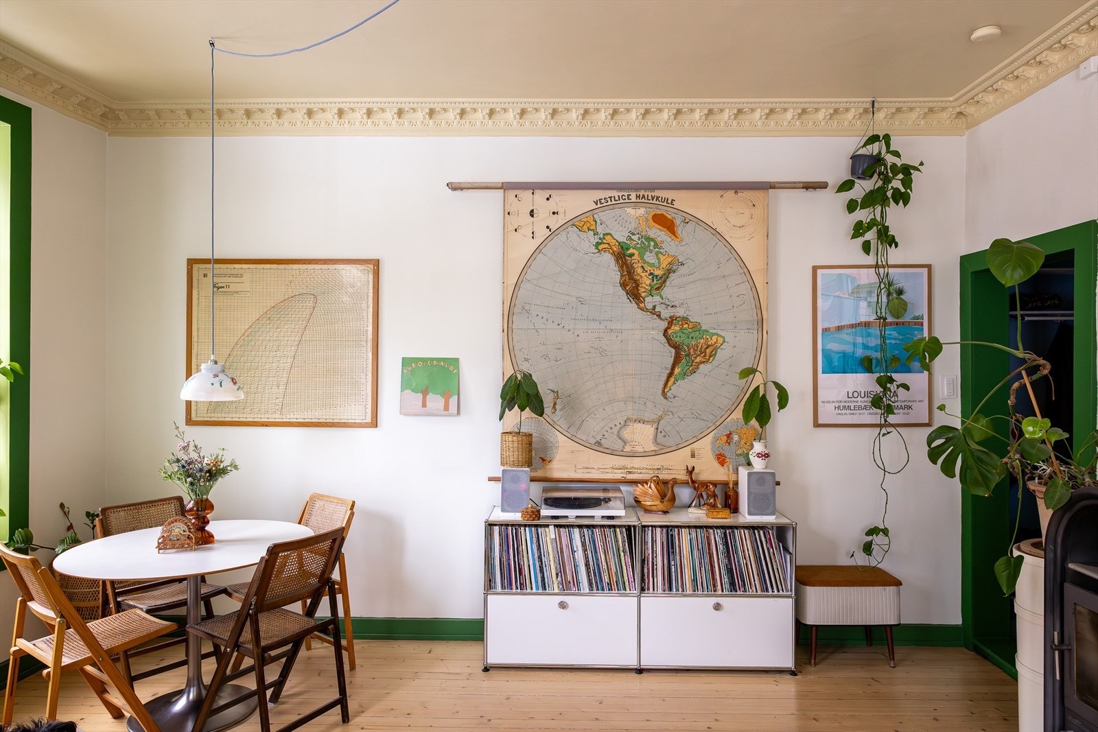 Her finner du også forrige århundrets klassiske detaljer, med både rosett og stukkatur. Galleribilde