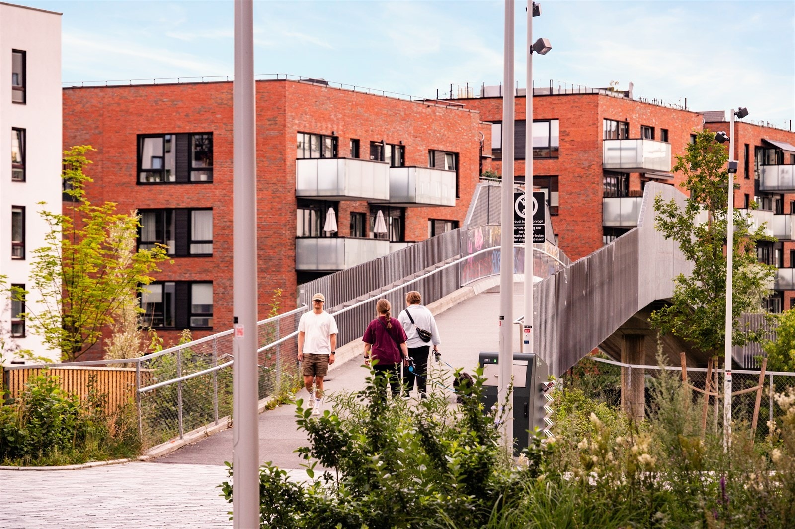 Gangbro som tar deg over til blant annet Vinslottet og videre mot Hasle. Galleribilde