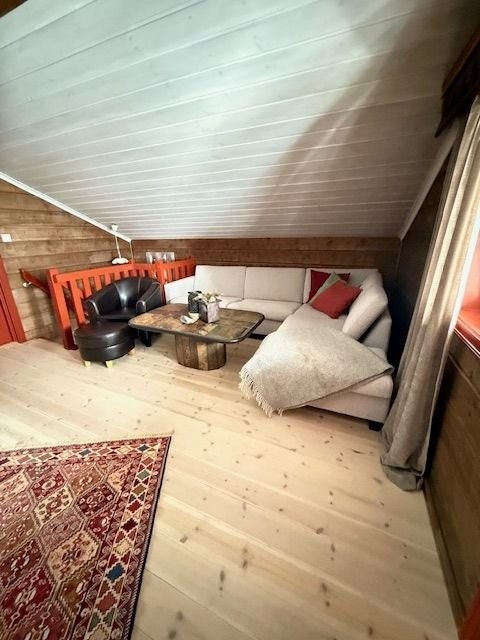 Stor TV-stue i andre etasje. Galleribilde