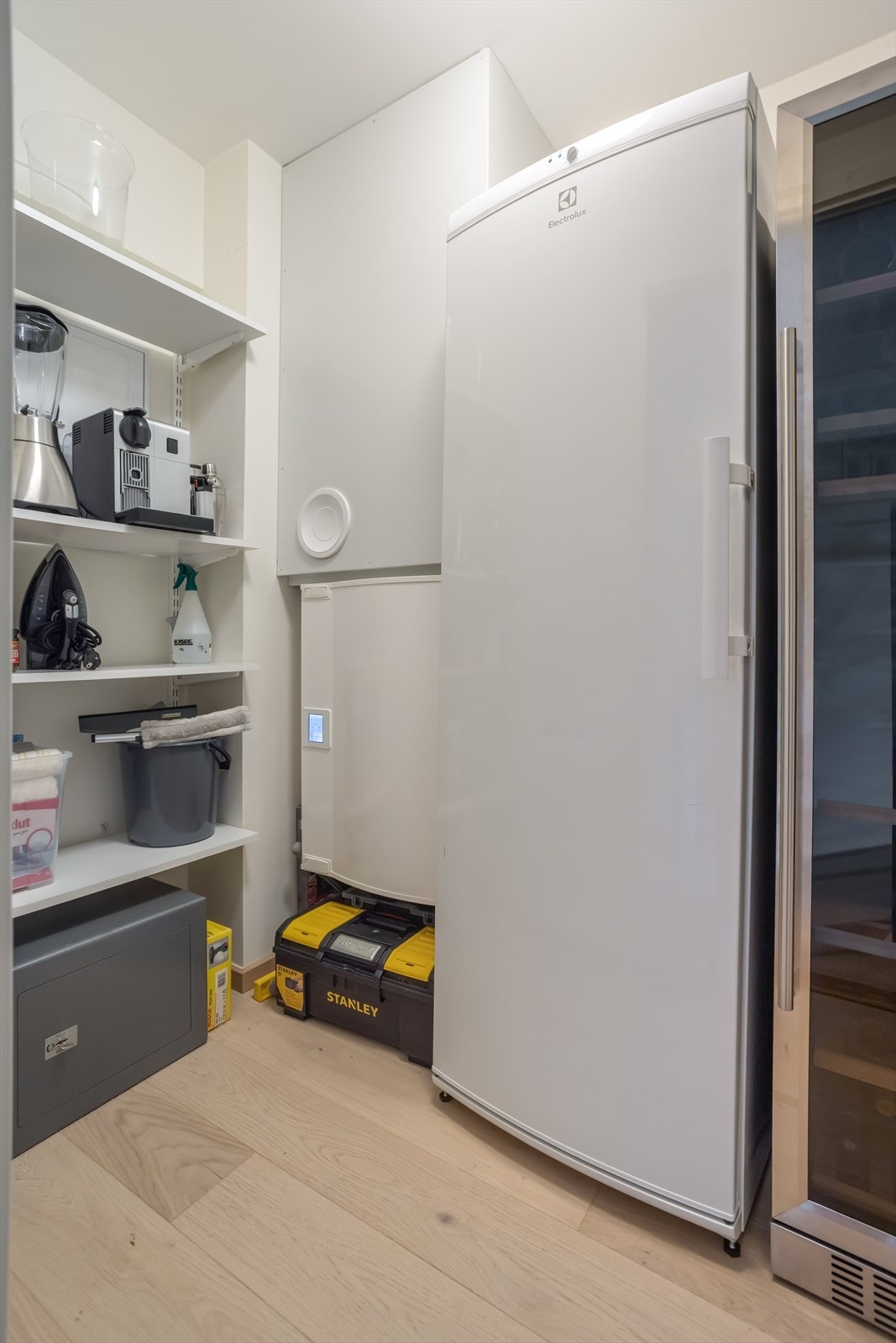 Svært praktisk innvendig bod / teknisk rom. Det er i tillegg kjellerbod ca 5 kvm Galleribilde