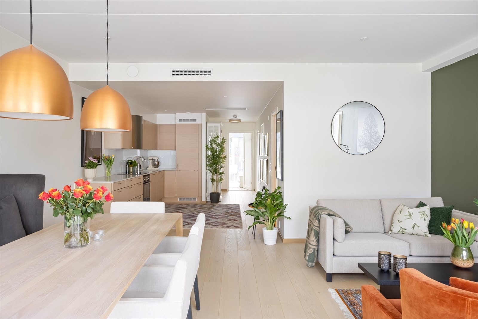 Åpen løsning mellom kjøkken og stue Galleribilde