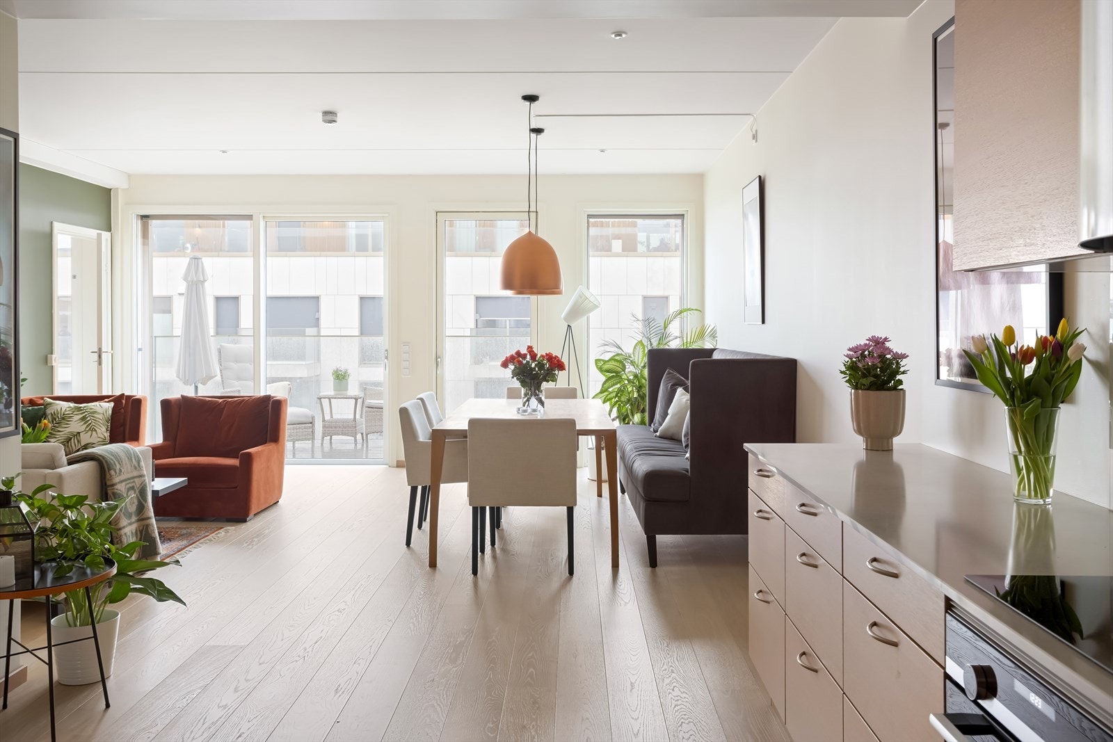 En moderne og elegant 4-roms leilighet med en rolig, tilbaketrukket beliggenhet, samtidig som den ligger svært sentralt i hjertet av Bjørvika Galleribilde