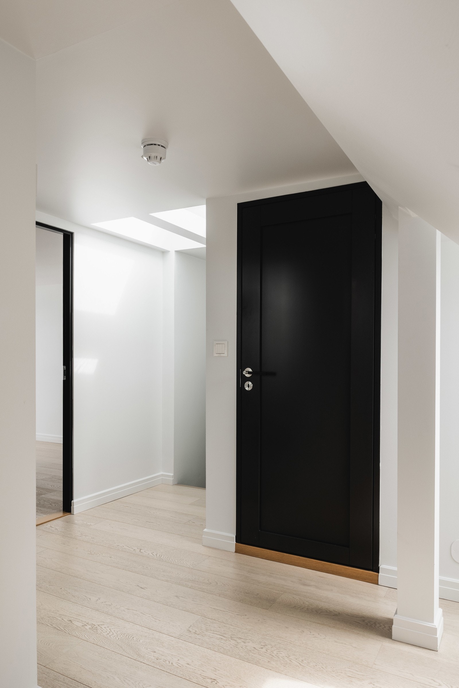 Heisadkomst fra hovedplan i gården og helt opp til leilighetsplan. Galleribilde