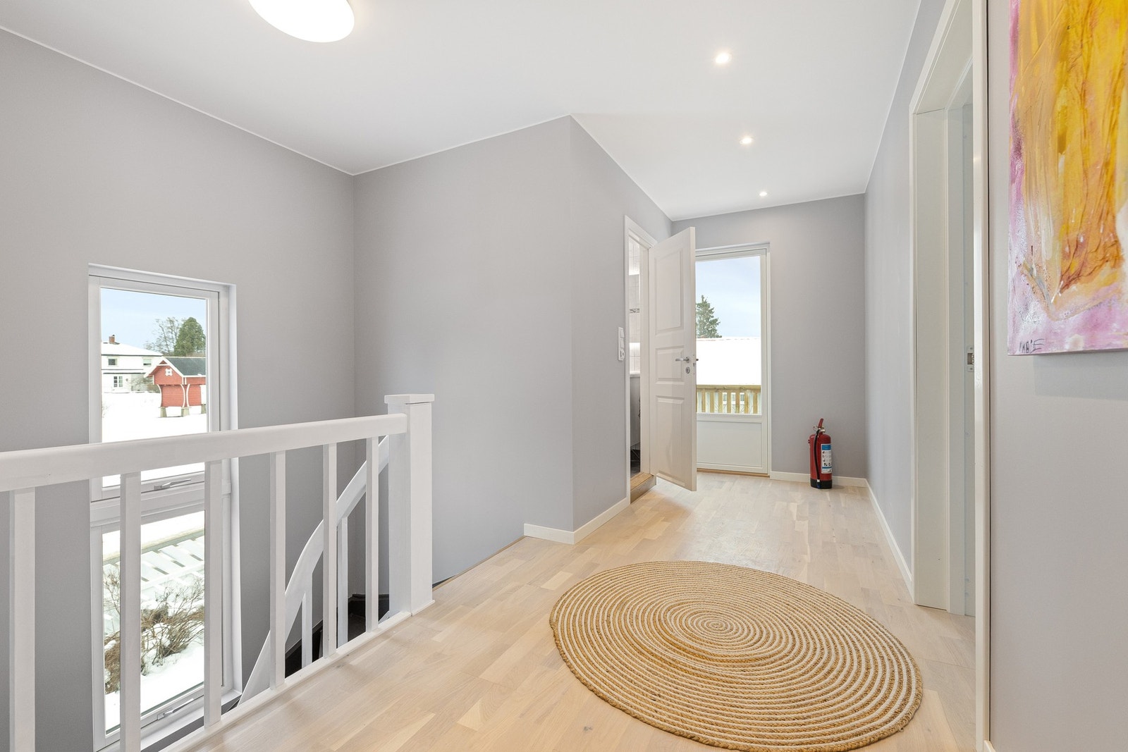 I andre etasje er det utgang til en hyggelig balkong. Galleribilde