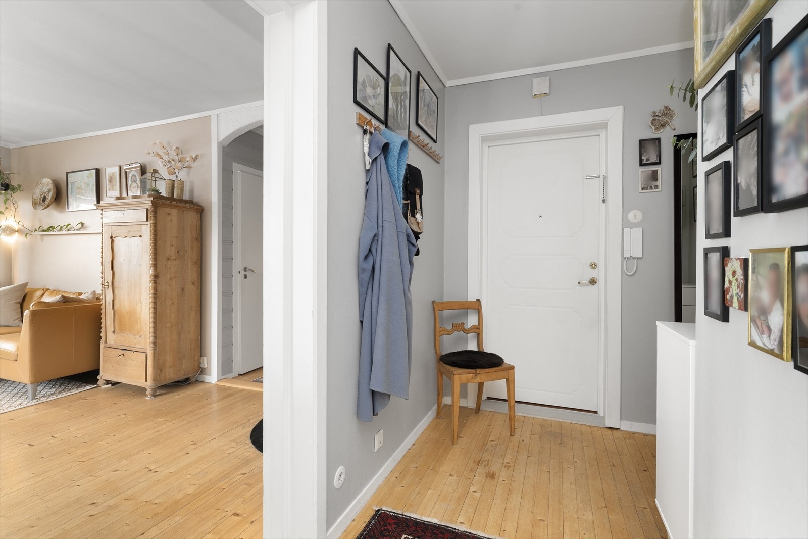 Boligen disponerer også to boder på til sammen 7 kvm i kjeller og en bod på loftet på 5 kvm. Galleribilde