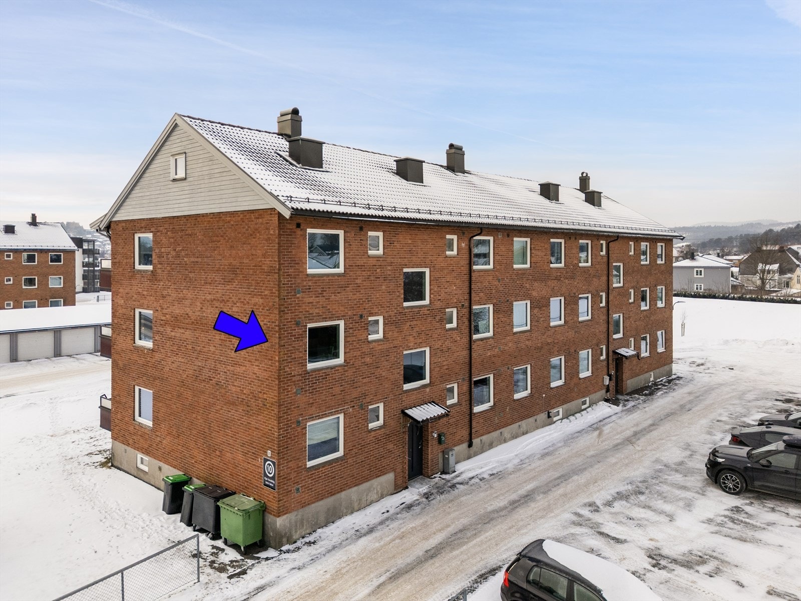 Borettslaget har felles parkeringsplass og mulighet for lading av elbil mot kr. 500,- i måneden. Galleribilde