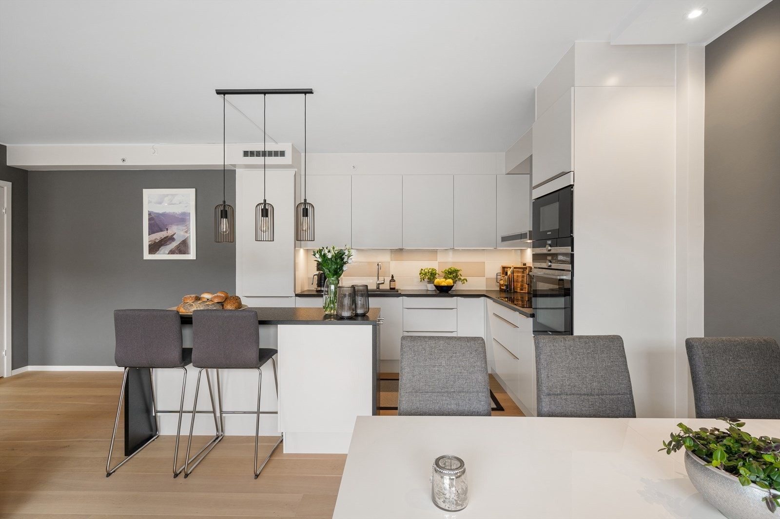 Kjøleskap/frys er fra Bosch. Galleribilde