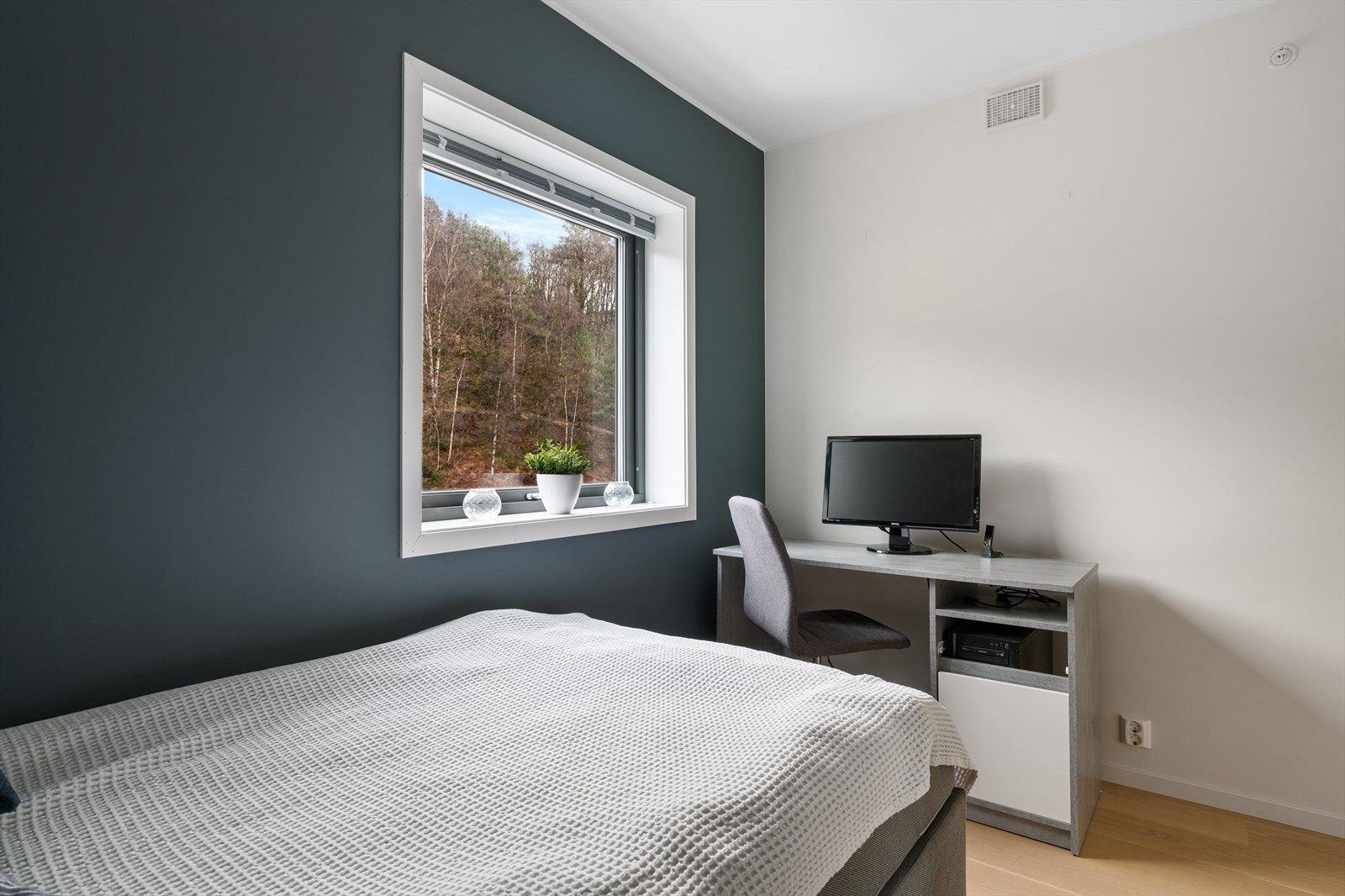 Rommet passer forsåvidt ypperlig til både barnerom, gjesterom, kontor eller til utleie. Galleribilde