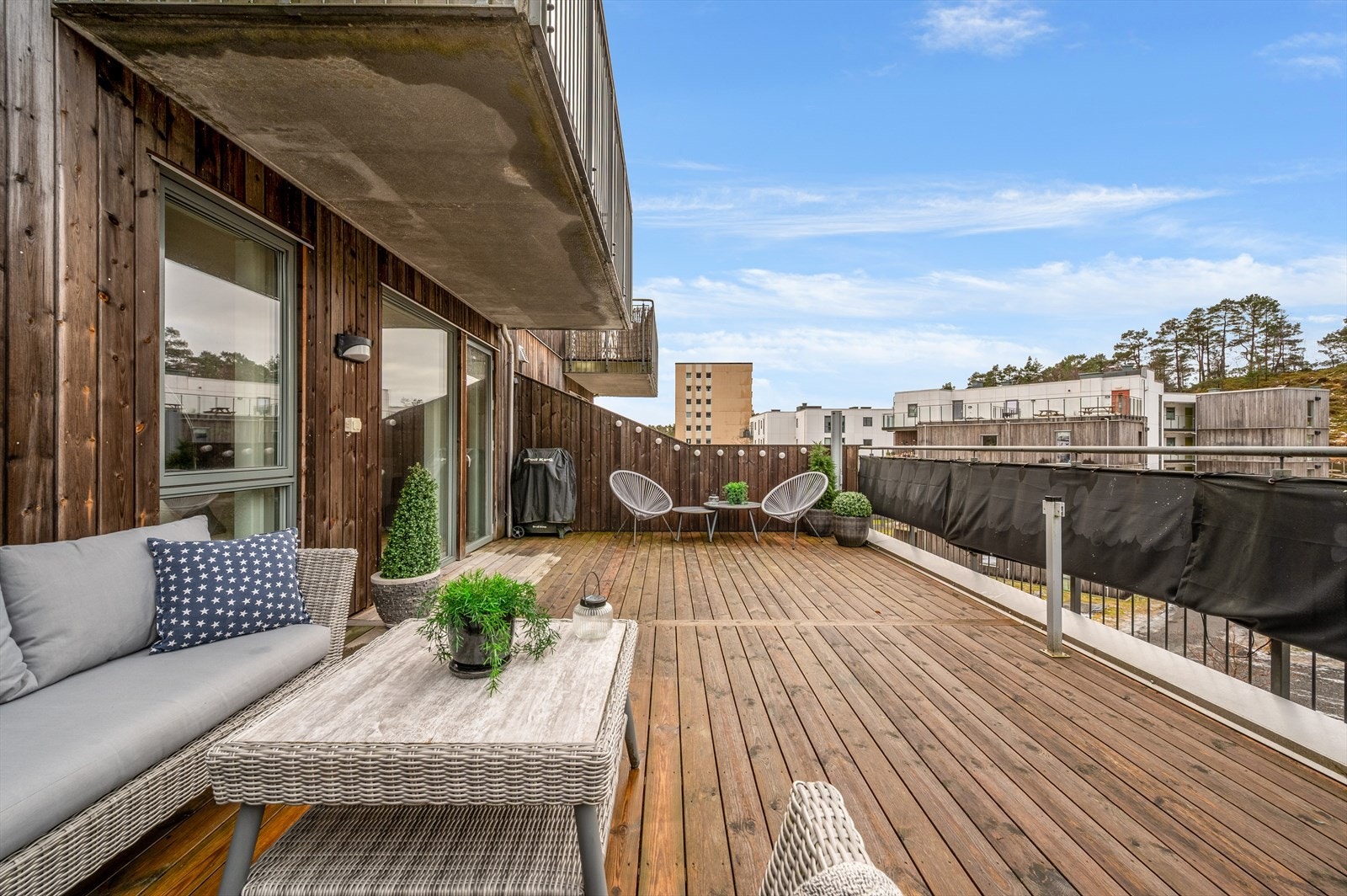 Herfra kan du nyte de flotteste dagene med gode solforhold og utsikt over nærområdet. Galleribilde