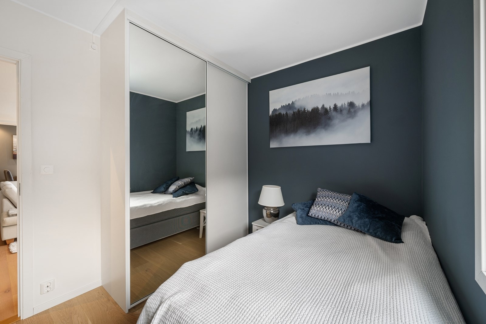 Leilighetens andre soverom er også av god størrelse og måler 8,6 m². Galleribilde