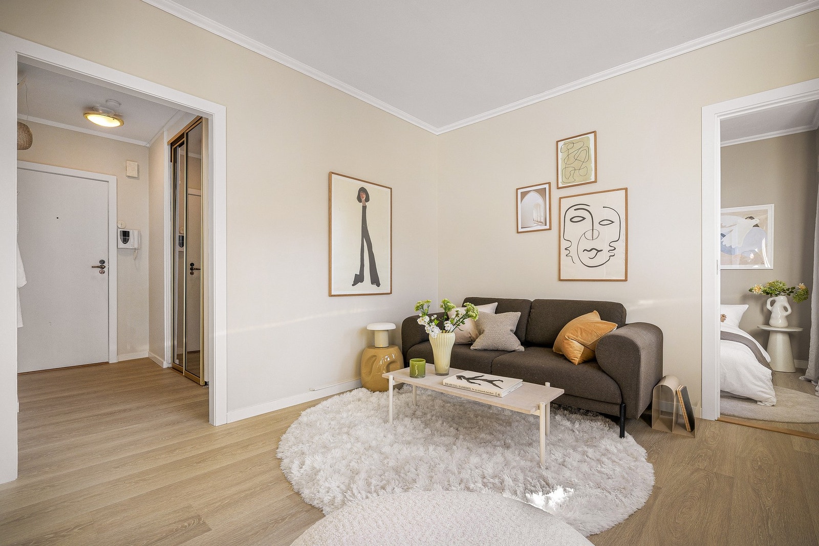 Veggene er sparklet og malt i 2026 Galleribilde