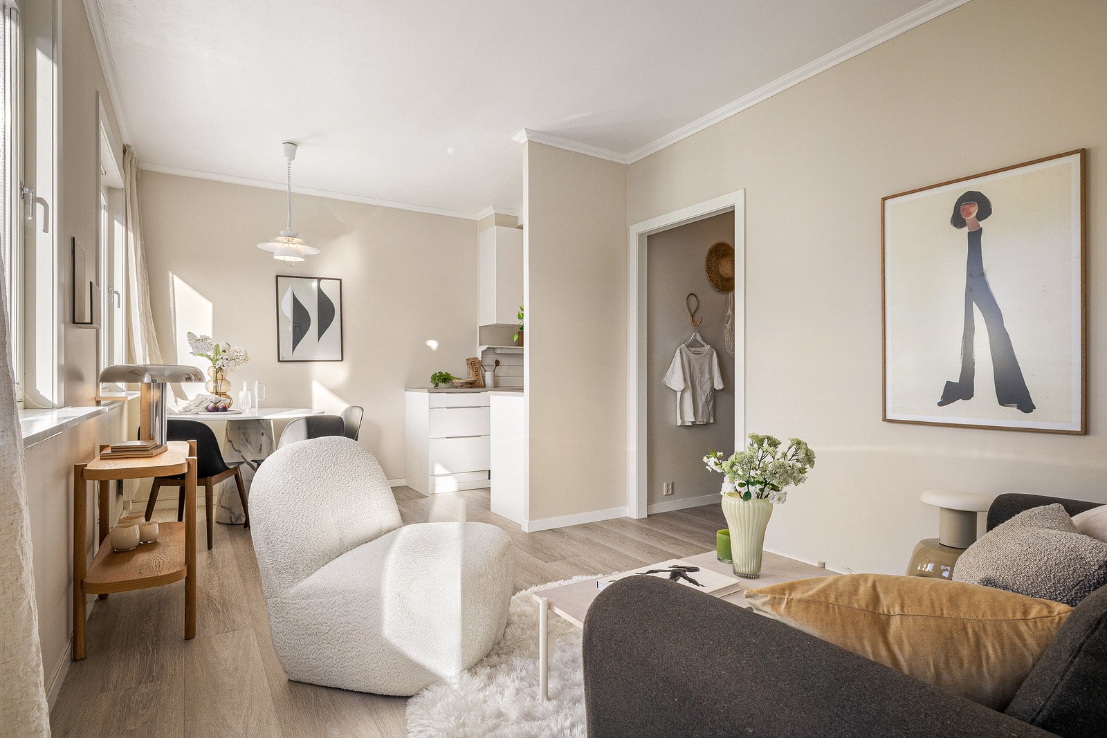 Lys og trivelig stue på 19 kvm - Det er lagt nytt gulv i 2026 Galleribilde