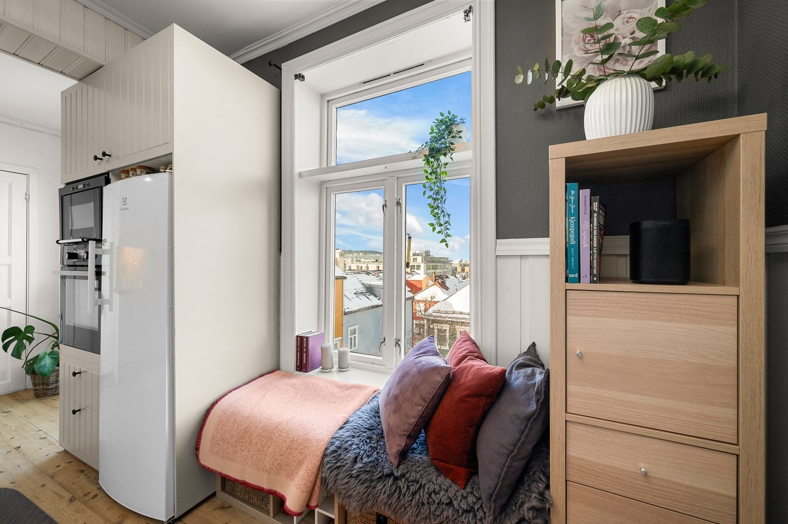 Her er det også laget en koselig sittekrok med utsikt mot byen og Solsiden Galleribilde