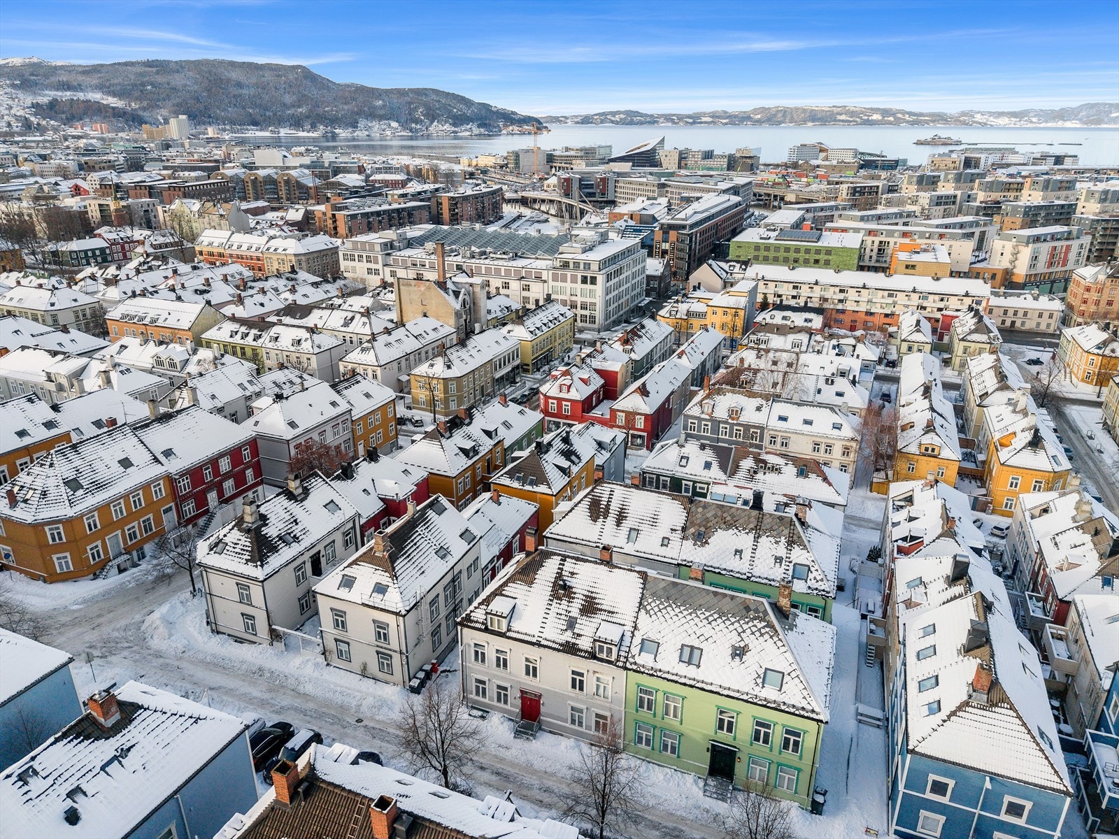 Her bor du midt i den karakteristiske Møllenberg trehusbebyggelsen. Kort vei til "alt" Galleribilde