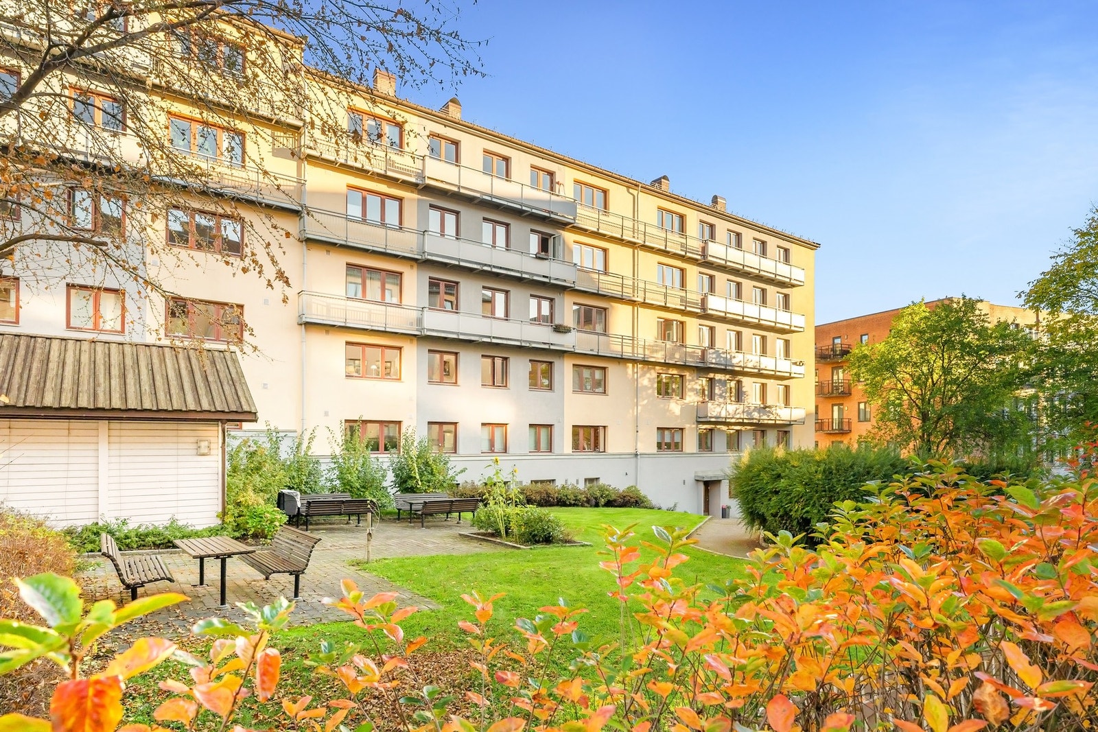 Sentral, men tilbaketrukket beliggenhet med kort vei til parker, restauranter, et bredt servicetilbud og gode kollektivforbindelser. Galleribilde