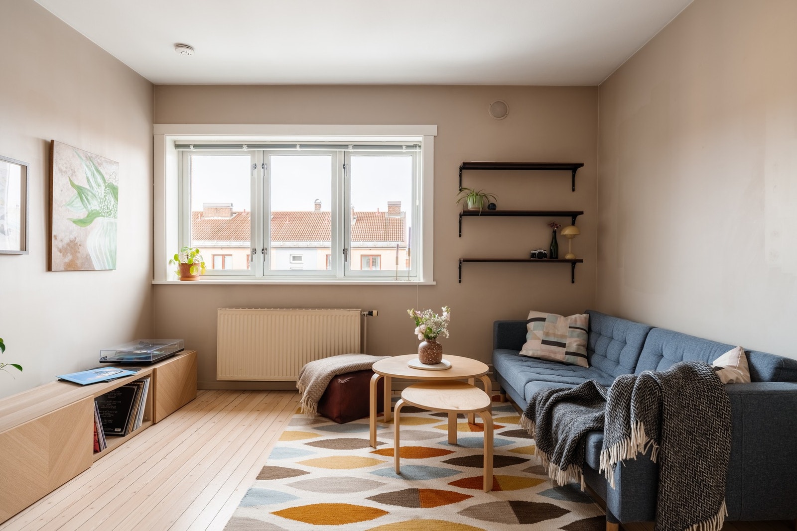 Leiligheten ligger høyt og fritt i øverste etasje, uten innsyn. Galleribilde