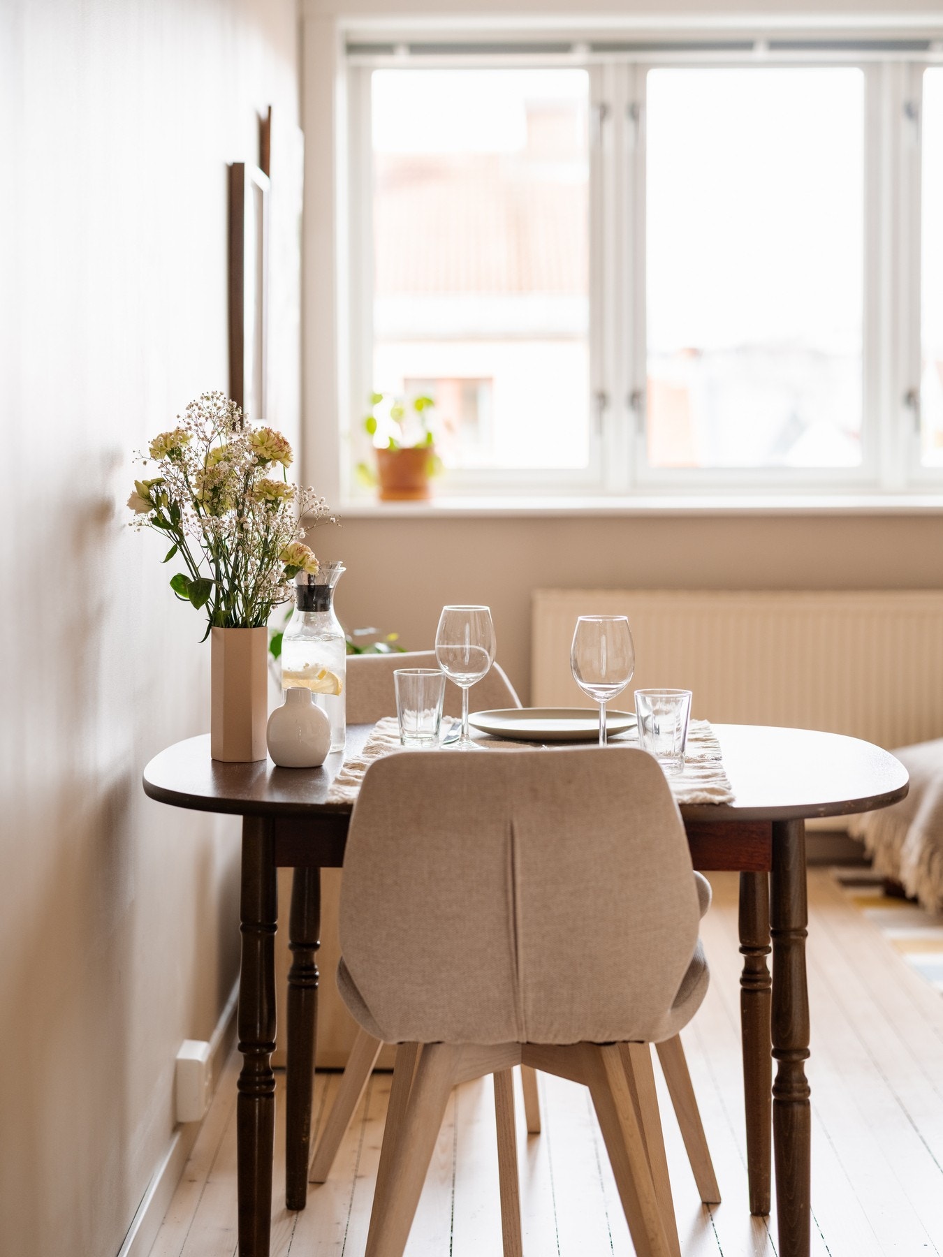 God plass til spisebord i tilknytning til kjøkkenet. Galleribilde