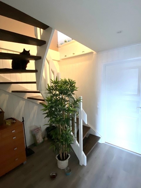 Leiligheten har en innholdsrik planløsning fordelt over to plan. Galleribilde