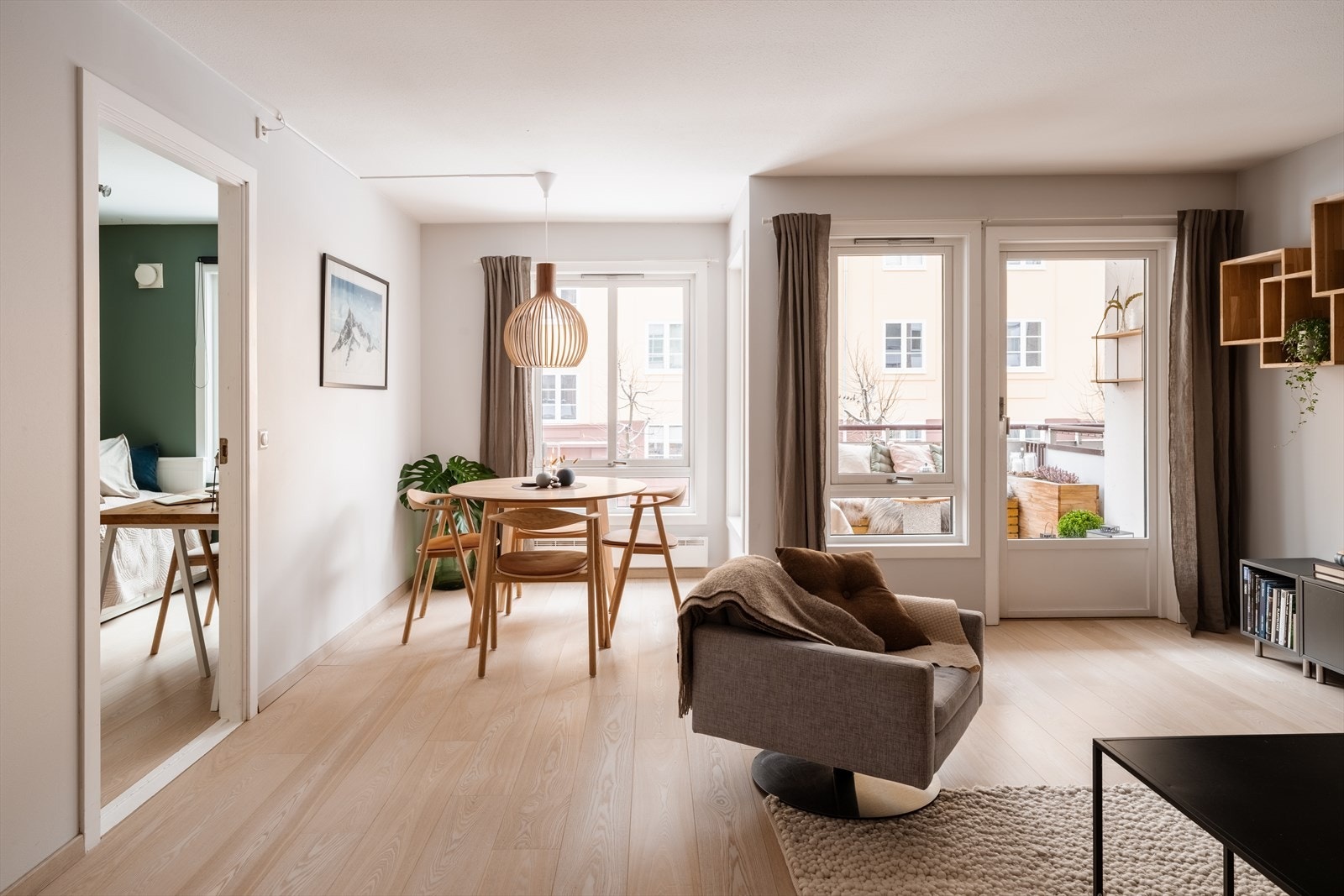 Denne boligen er en perfekt familiebolig - og ligger rolig og tilbaketrukket til i et populært og hyggelig nabolag. Galleribilde