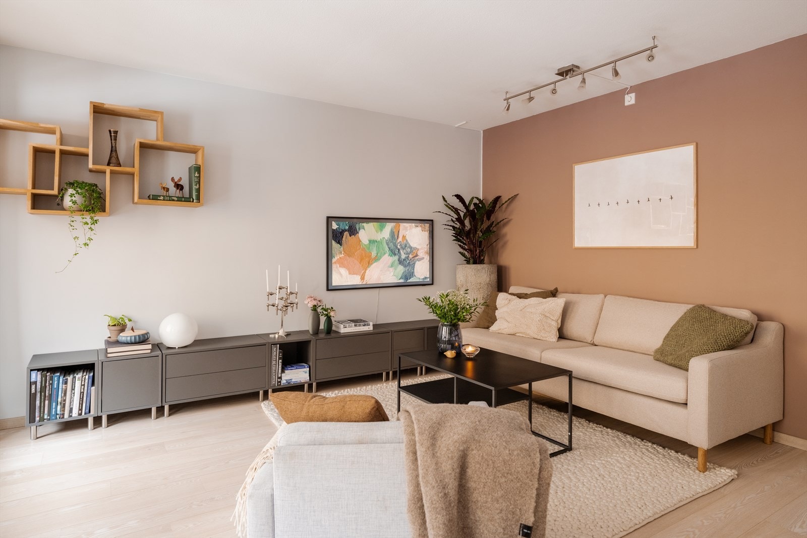 Her er det gode møbleringsmuligheter med naturlig soneinndeling. Galleribilde