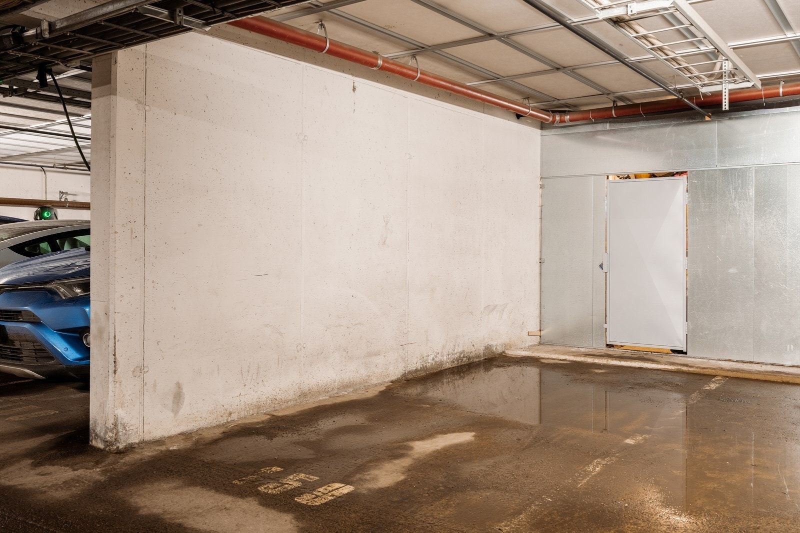 Med andelen medfølger garasjeplass nummer 159 i lukket garasjeanlegg. Direkte adkomst til avbildet bod på hele 9 m². Galleribilde