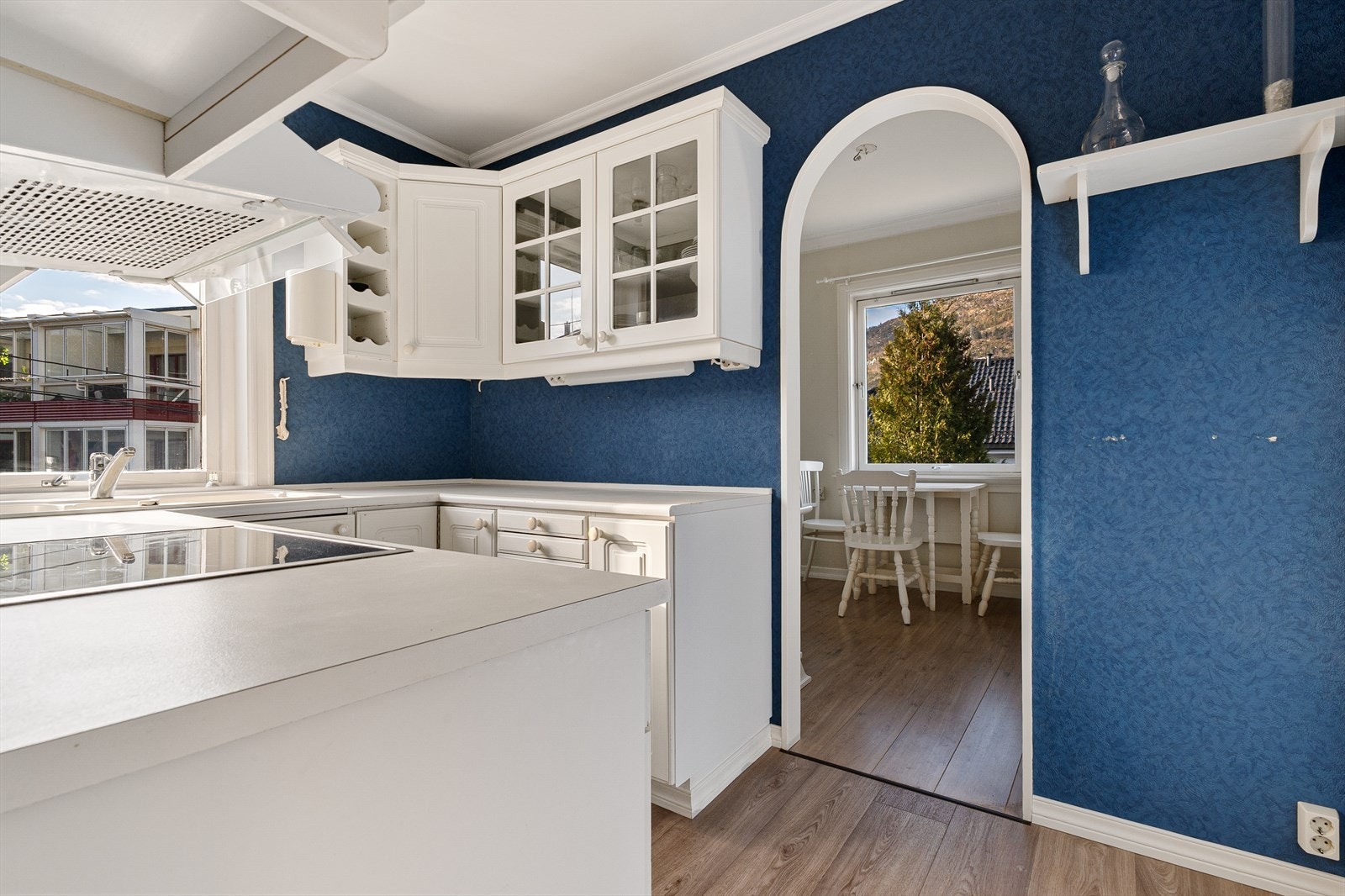 Det er laget åpning til soverommet. Idag benyttet som spisestue. Galleribilde