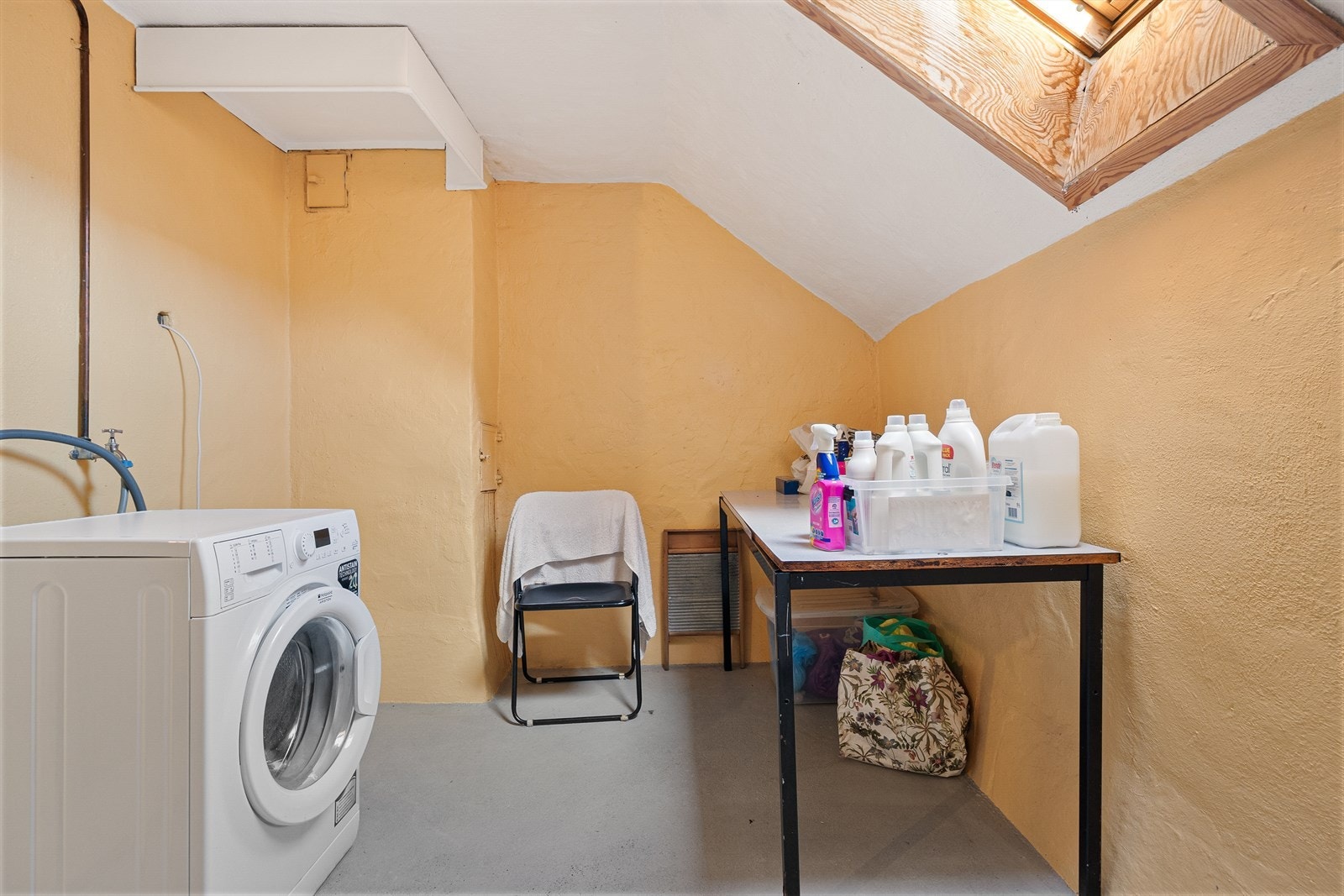 På vaskeloftet er det også et veluxvindu. Galleribilde